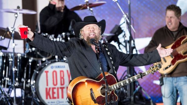 Redneck or Wahhabi? American country singer Toby Keith will perform in Riyadh during Donald Trump's visit to Saudi Arabia. (AFP/File)