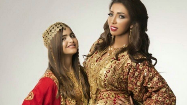 Teen singer Hala Turk and Dounia Batma dance to the famous Saudi Barbes dance. (Hotarabicmusic.com)