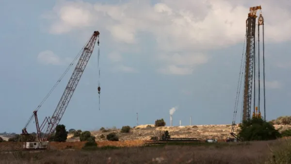 Cranes and other machinery are seen on the Israeli side of the border with Gaza Strip, on September 8, 2016 (AFP Photo/Menahem Kahana)
