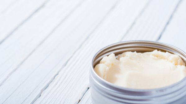 زبدة الشيا يتمّ استخراجها من شجرة الشيا