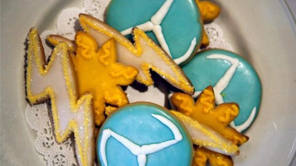Seasonal biscuits- in the Arab world, certain cookies are served for Easter.