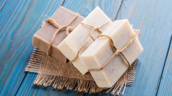 يعتبر وجود الصابون شيءٍ أساسيّ في كلّ منزل يعتبر وجود الصابون شيءٍ أساسيّ في كلّ منزل