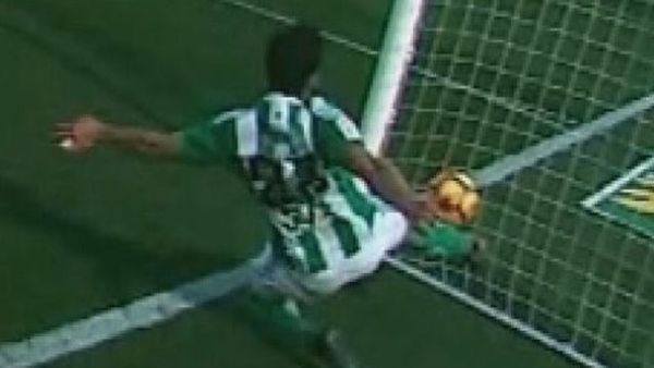 لقطة هدف برشلونة الذي لم يحتسبه الحكم هيرنانديز