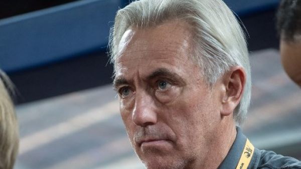 Saudi Arabia face UAE in an AFC World Cup qualifying match in Al Ain and coach Bert van Marwijk expects a difficult test. 