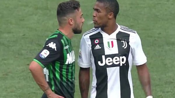 كوشتا يبصق على دي فرانشيسكو كوشتا يبصق على دي فرانشيسكو