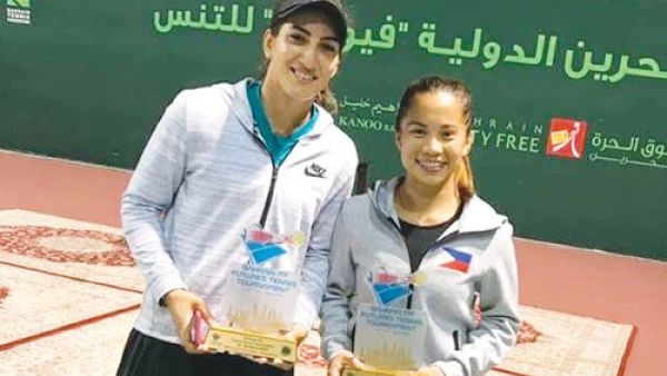 Fatma al Nabhani (left) and Marian Jade Capadocia pose with their trophies in Bahrain on Friday (Photo: Muscat Daily)