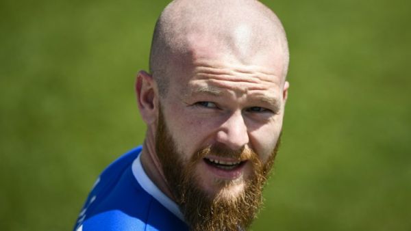 Al-Arabi in Qatar have signed Cardiff midfielder Aron Gunnarsson on loan until the end of the season.