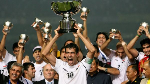 Iraq's captain Younis Mahmoud (C) holds up the winning trophy as he along with teammates celebrate at the end of the final match of the Asian Football Cup 2007 at the Bung Karno stadium in Jakarta, 29 July 2007. Skipper Younis Mahmoud's thumping headed goal crowned Iraq as the Asian Cup champions for the first time with a stirring 1-0 win over Saudi Arabia in the final. AFP PHOTO/Saeed KHAN
SAEED KHAN / AFP