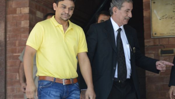 Suspended Pakistani cricketer Khalid Latif (L) and his lawyer leave the High Court building in Lahore on April 14, 2017.
ARIF ALI / AFP