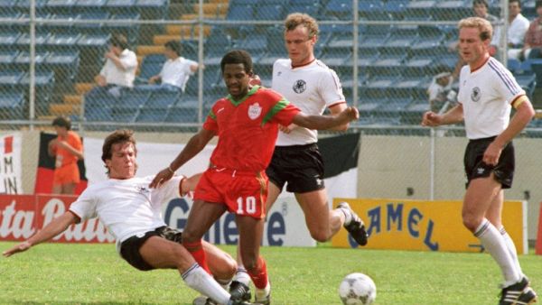 Moroccan forward Mohammed Timoumi (C) loses the ball after being tackled by West German midfielder Lothar Matthaeus (L) as defender Hans-Peter Briegel (C, background) and forward Karl-Heinz Rummenigge look on 17 June 1986 in Monterrey during the World Cup second round soccer match between West Germany and Morocco. Matthaeus scored the only goal of the match as West Germany won 1-0. AFP PHOTO
STAFF / AFP