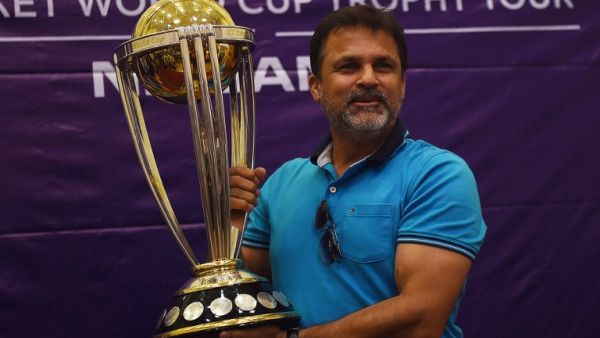 Pakistani cricketer Moin Khan holds the 2019 ICC Cricket World Cup trophy during a country tour event in Karachi on October 7, 2018. The 2019 Cricket World Cup is the scheduled to be hosted by England and Wales from 30 May to 14 July 2019.
RIZWAN TABASSUM / AFP