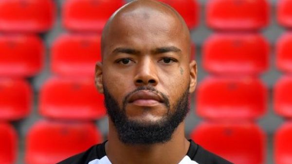 Algeria's international keeper Rais M'Bolhi