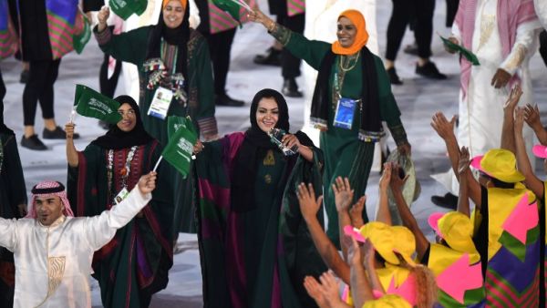 Saudi Arabia's delegation parades during the opening ceremony of the Rio 2016 Olympic Games at the Maracana stadium in Rio de Janeiro on August 5, 2016.
OLIVIER MORIN / AFP