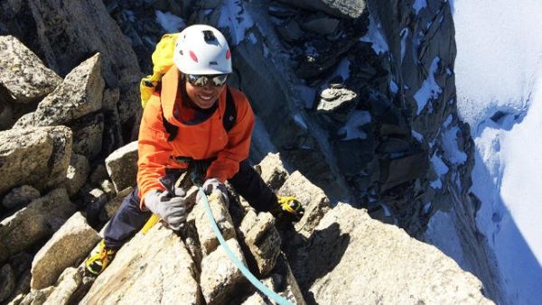 Saudi climbing instructor Yasmin Gahtani displays her skills (Photo: Arab News)