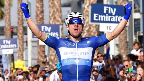Quick-Step Floors' Italian rider Elia Viviani celebrates after crossing the finish line of the fifth stage of the Dubai Tour from Sky Dive Dubai to Dubai City Walk on February 10, 2018.
GIUSEPPE CACACE / AFP