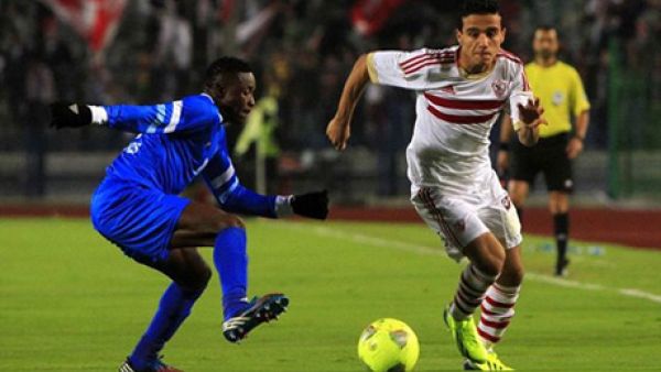 Zamalek's Mostafa Fathi (R) fights for the ball (Photo: Ahram Sport)