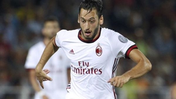 تشالهانوغلو ينقذ ميلان من الخسارة