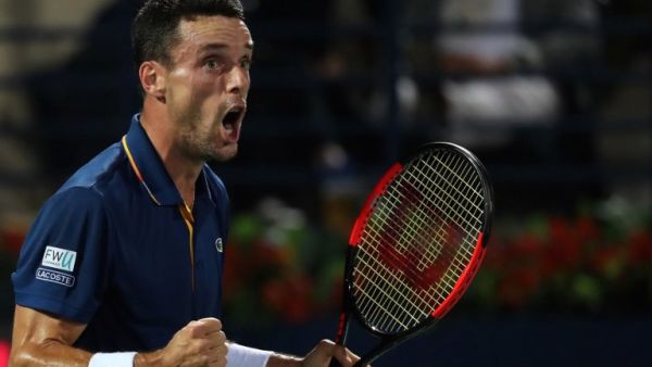 Spain's Roberto Bautista Agut reacts during his 2018 ATP Dubai Duty Free Tennis Championships final match against Lucas Pouille of France (unseen) on March 3, 2018.
KARIM SAHIB / AFP