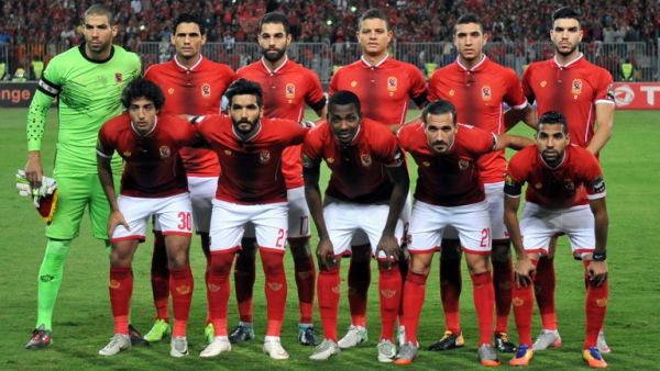 Al-Ahly's starting evelen pose for a group picture during the CAF Champions League semi-final football match between Al-Ahly vs Etoile du Sahel at the Borg El Arab Stadium in Alexandria on October 22, 2017.
STRINGER / AFP