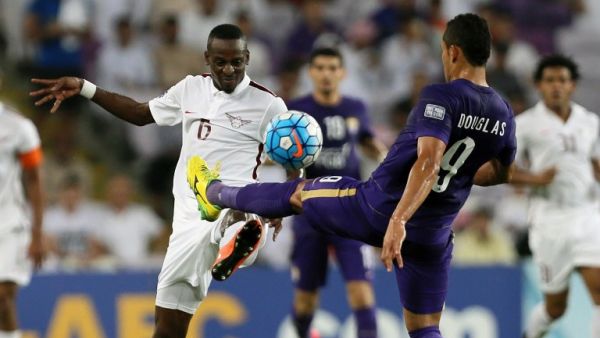 UAE's al-Ain club Dyanfres Douglas (R) fights for the ball against Qatar's el-Jaish club player Yasir Isa during a semi-final first leg match of the Asian Champions League football at Hazza Bin Zayed Stadium Al-Ain on September 27, 2016.
NEZAR BALOUT / AFP