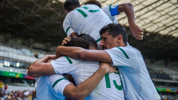 Algeria's footballers celebrate the goal of Mohammed Benkablia during the Rio 2016 Olympic Games first round Group D men's football match Algeria vs Portugal at the Mineirao stadium in Belo Horizonte, Brazil on August 10, 2016.
GUSTAVO ANDRADE / AFP