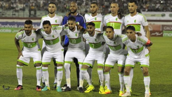 Algerian national football team players pose before their 2017 African Cup of Nations qualifying football match Algeria versus Lesotho on September 4, 2016 in Blida, 50km southwestern Algiers. Algeria won 6-0.
RYAD KRAMDI / AFP