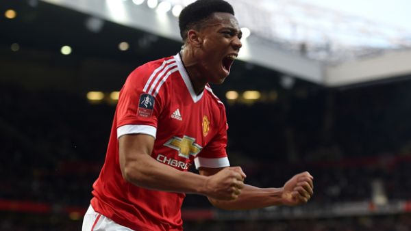 مارسيال يحتفل بهدفه