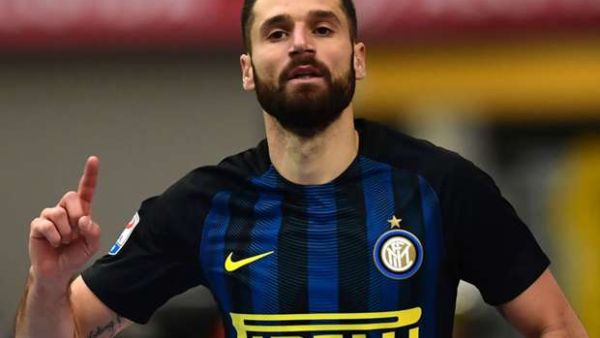 كاندريفا يحتفل بهدفه