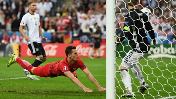 ميليك يهدر فرصة أمام مرمى الحارس مانويل نوير