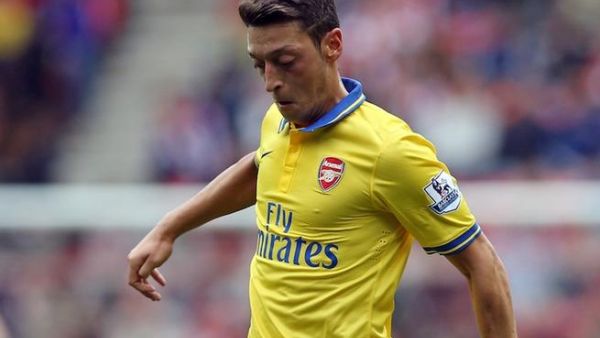Ozil still 'central' to Wenger's plans for Arsenal future despite 'mental struggles'