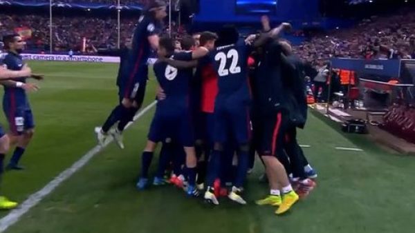 لاعبو أتلتيكو مدريد يحتفلون بالهدف الثاني