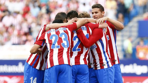 لاعبو أتلتيكو يحتفلون بالهدف