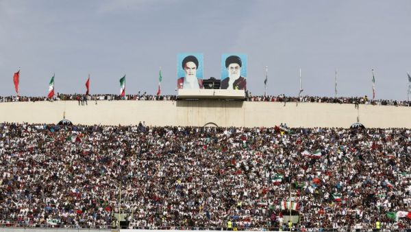Football fans cheer during the 2018 World Cup qualifying football match between Iran and China at the Azadi Stadium in Tehran on March 28, 2017.
ATTA KENARE / AFP
