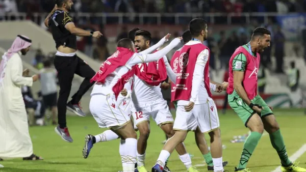 لاعبو البحرين يحتفلون بالتأهل
