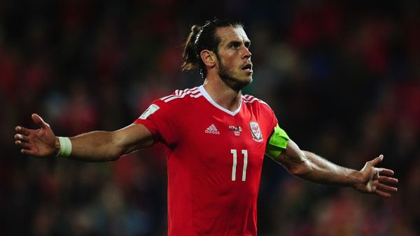 صورة أرشيفية لبايل مع منتخب ويلز يظهر فيها وهو يرتدي شارة القيادة