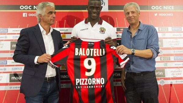 بالوتيلي خلال تقديمه الرسمي مع نيس