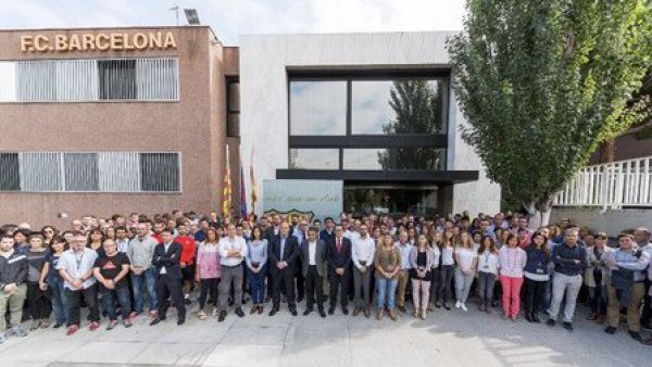 After the events of Sunday, everyone involved with the club took a 15-minute break in protest as the violence of the authorities (Photo: @FCBarcelona) After the events of Sunday, everyone involved with the club took a 15-minute break in protest as the violence of the authorities (Photo: @FCBarcelona)