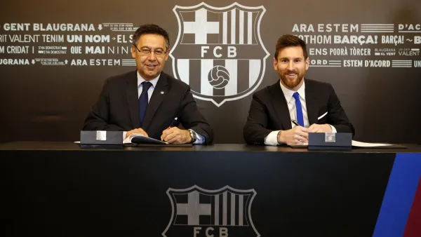 ميسي وجوسيب ماريا بارتوميو رئيس برشلونة 