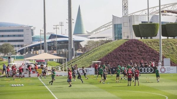 Bayern Munich players during their training session at the Aspire Zone yesterday. Bayern coach Carlo Ancelotti addressing the media. (Photo: Gulf Times)