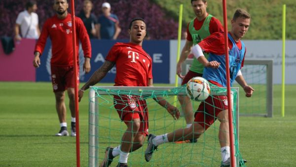 Bayern Munich's German midfielder Joshua Kimmich (R) scores past Spanish midfielder Thiago Alcantara (C) during a training session as part of the team's winter training camp in the Qatari capital Doha on January 10, 2016. KARIM JAAFAR / AFP