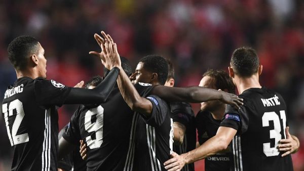 لاعبو يونايتد يحتفلون بهدف راشفورد