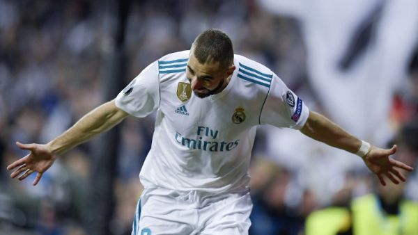 Real Madrid's French forward Karim Benzema celebrates after scoring a second goal during the UEFA Champions League semi-final second leg football match between Real Madrid and Bayern Munich at the Santiago Bernabeu Stadium in Madrid on May 1, 2018.
OSCAR DEL POZO / AFP
