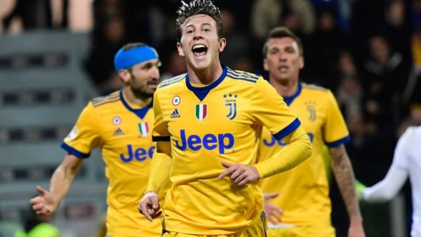 بيرنارديسكي يحتفل بهدفه