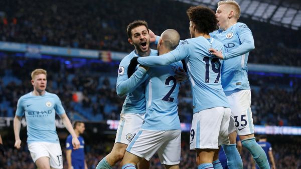 لاعبو سيتي يحتفلون بالهدف