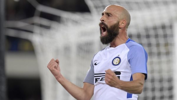 فاليرو يحتفل بهدفه