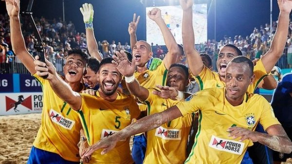 Brazil celebrate winning the 2016 Beach Soccer Intercontinental Cup in Dubai on Saturday. (Photo: Lea Weil / beachsoccer.com)