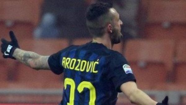 بروزوفيتش يحتفل بأحد أهدافه