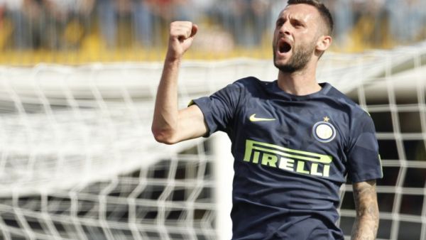 بروزوفيتش يحتفل بهدفه الأول