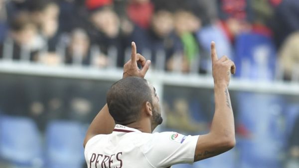 بيريس يحتفل بالهدف