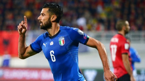 كاندريفا يحتفل بهدفه